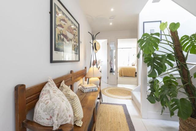 Contemporary 2-Bed 2-Bath Home with Parking