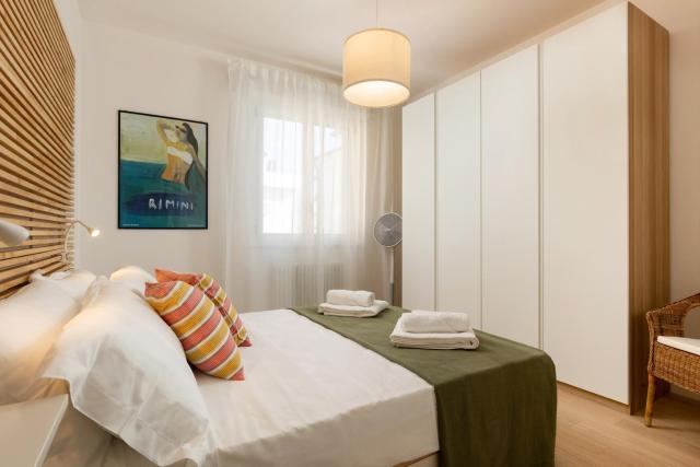Modern 2-bed flat, 250m from sea