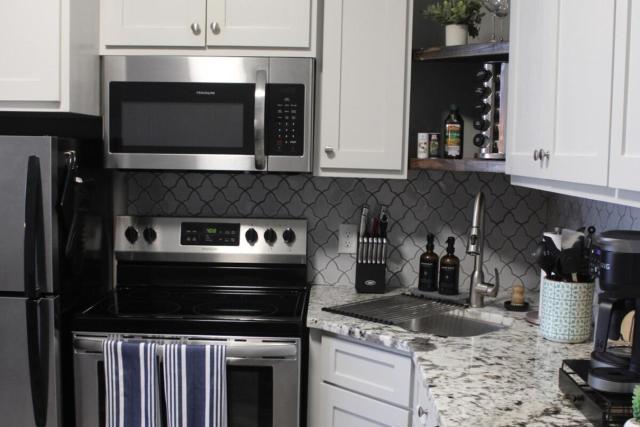 Little Rock - Downtown Comfort, Capital Manor Getaway