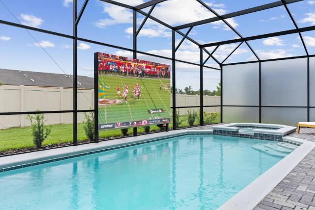 NEW 10BD At Windsor Cay Pool and Game Room