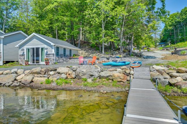 Cozy Cabin on Crooked Lake Swim, Kayak and Explore!