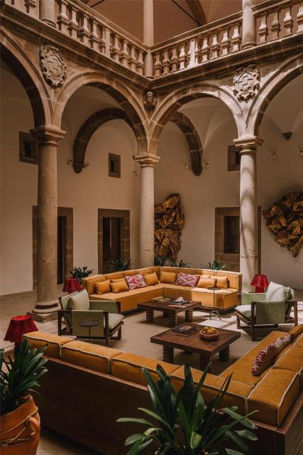 Palacio De Godoy Caceres, Curio Collection By Hilton
