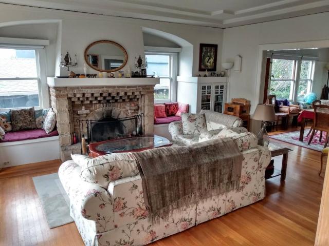 Summer-house OASIS on quiet street in ROCKRIDGE