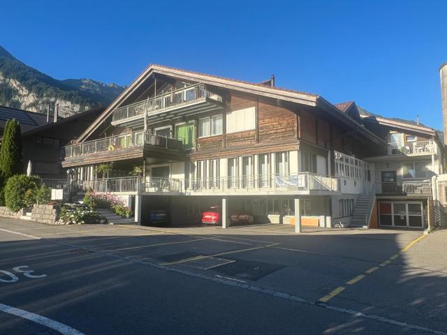 Dachwohnung mit Balkon am Brienzersee, Brienz BE