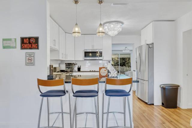 Tranquil Pool Home in Hollywood Close to Beach Airport
