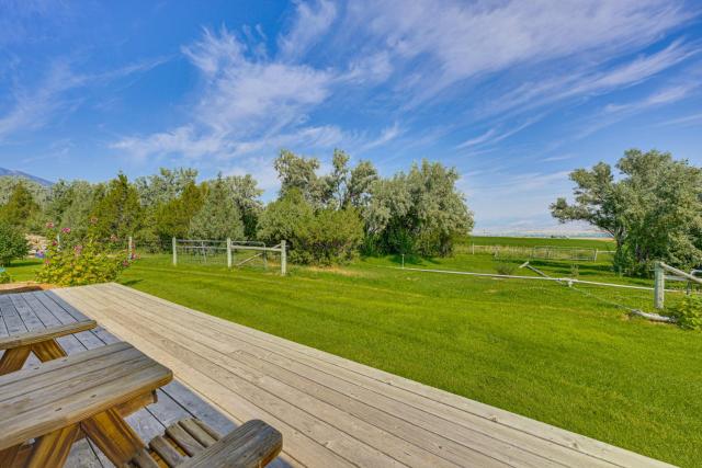 Montana Mountain Getaway: Deck & Amazing Views