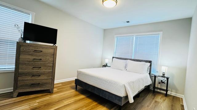 Vacay escape, private rooms in Charlotte with shared common spaces