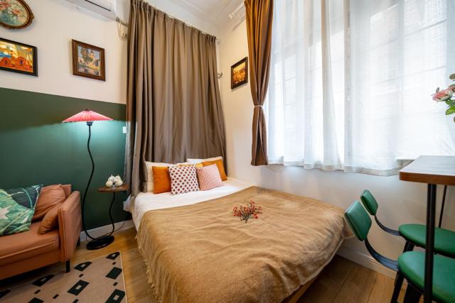 Shanghai Hills& Well-time Nanyang Charm BnB close to West Nanjing Rd and line 2 Jing'an Temple
