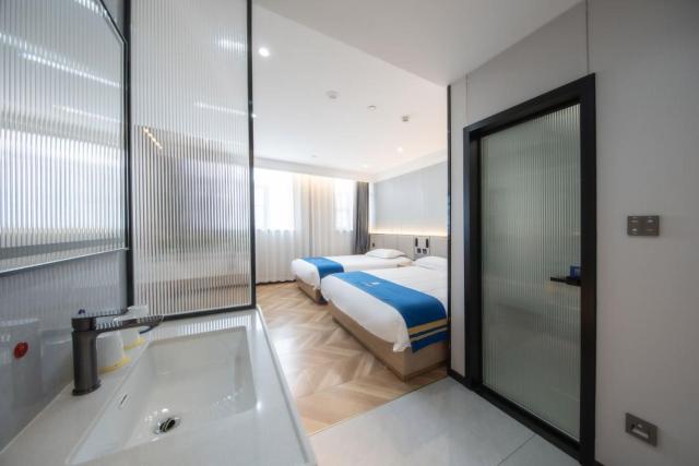 Super 8 Select Hotel