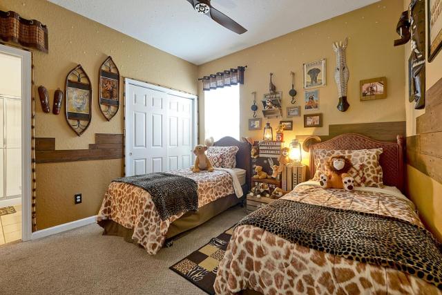 WH7703CS Windsor Hills 4B 4Ba Villa home