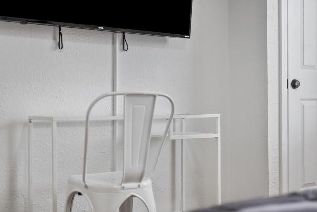 Bloomfield Pittsburgh H Stylish Cozy Private Bedroom, Shared Bathroom, with Free Parking