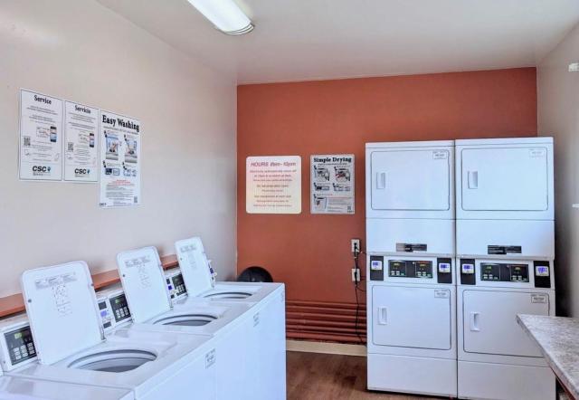 Downtown-King Bed-Top Floor-Parking-Wi-Fi