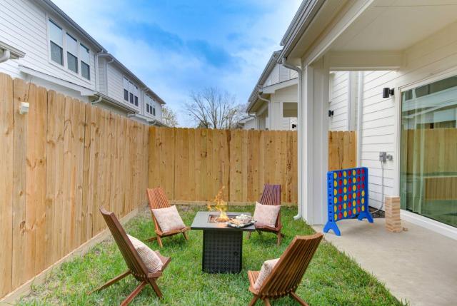 HoustonHideaway 3BR/3.5BA near UH BBQ & Pool Table