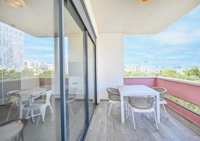Cozy 2BR with Balcony and Mamad on Dizzengoff by HolyGuest