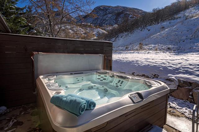 Canyon Retreat Jr.