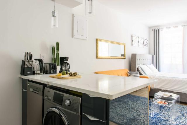 1597-3 Studio Upper East Side Apt W&D in unit