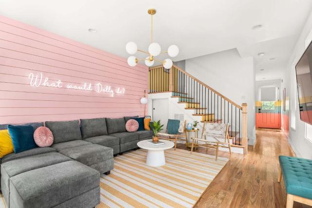 The Dolly House 8BR Sleeps 24 5min to DT