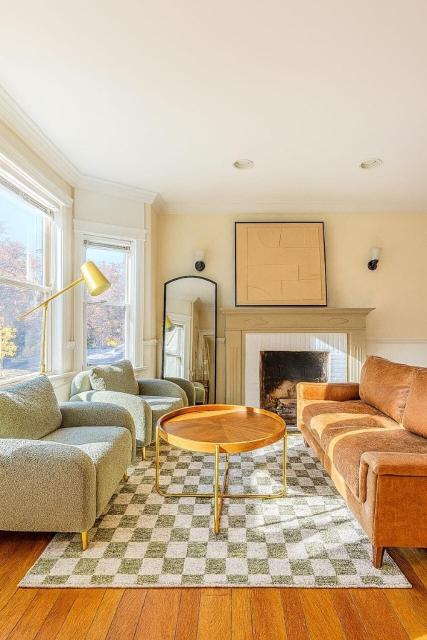 Spacious 5-Bedroom Retreat Minutes from Washington