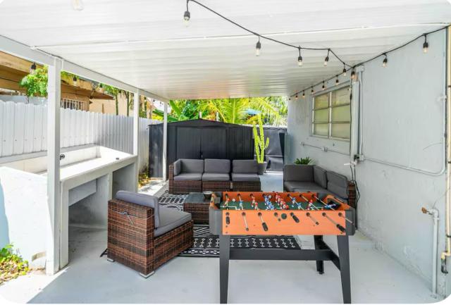 Luxury Miami Studio Next to Beach & Airport