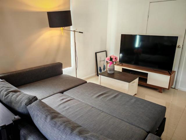 Spacious Studio with Garden close 2train&Westfield