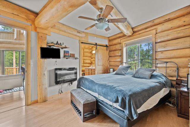 4BD Log Home in Twin Lakes Amazing Views Pets OK