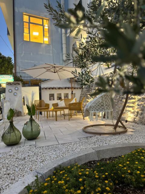 Les Petites Maisons