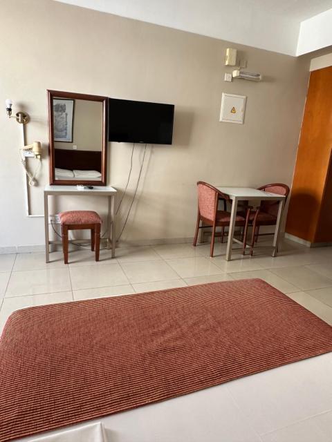 Ellis Hotel Apartments