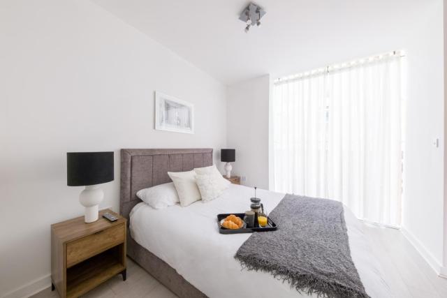 Spacious 2 Bed 2 Bath Apartment with Balcony - Birmingham City Centre