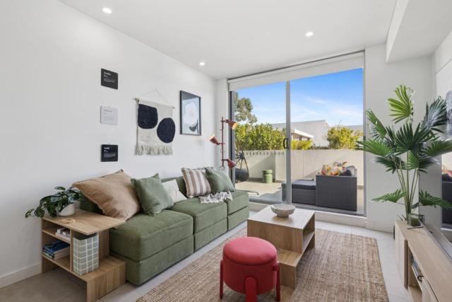 Family Penthouse Apt Lvl 13 with 2 Carparks at Airport