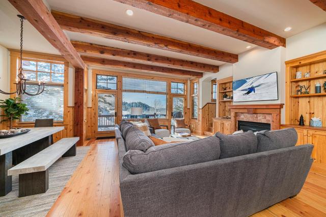 Double Eagle B2 Picturesque Mountain Home - 3 Br 3 Ba Sleeps 8