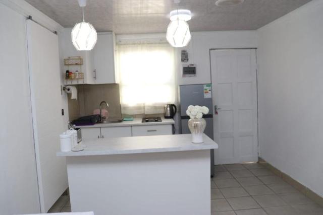 Optimum Stay Self Catering Accommodation - Twin Room 2 Single Beds