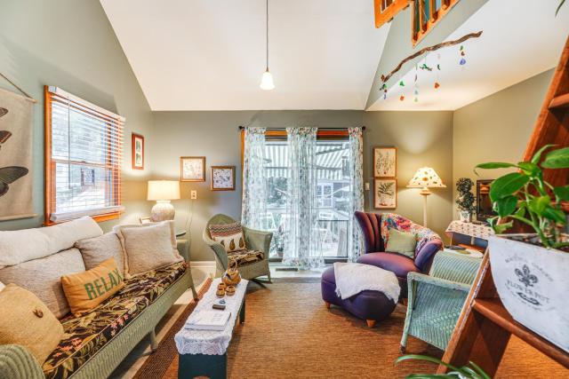 Unique & Artistic Retreat Near Rehoboth Beach!