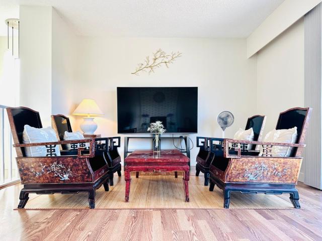 4BR 2BA Downtown-View Cozy House with Parking, Pet-Free