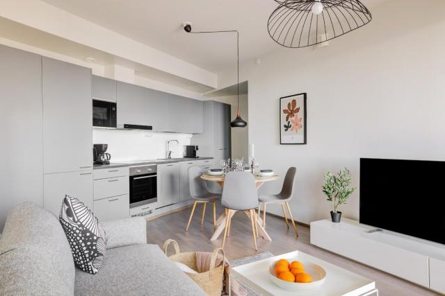 Stylish City Suite with Gym & Spacious Balcony by Nordic Stay Collection