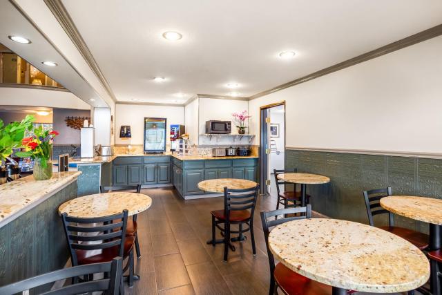 GuestHouse Inn & Suites Kelso/Longview