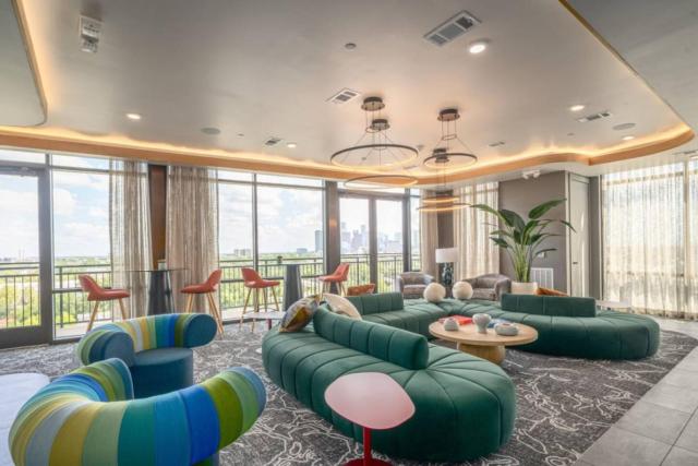 Cozy Downtown Suite - Rooftop Lounge, Pool - Gym