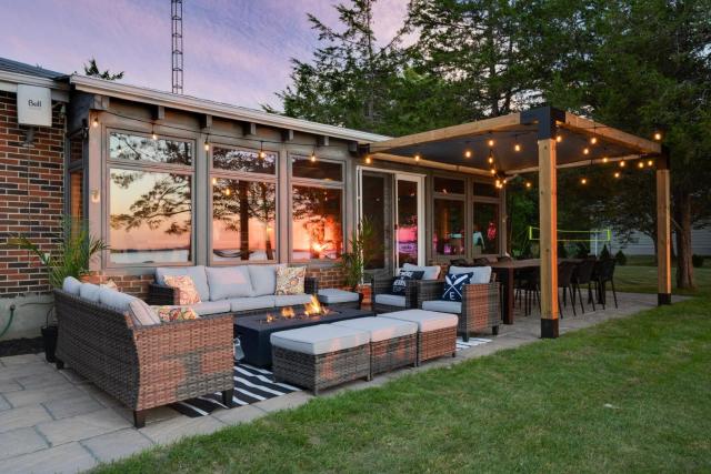 Waterfront Casa in wine County with SAUNA and HOT TUB