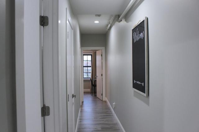 2 BEDROOM 1 BATH TRENDY Apt Downtown Albany
