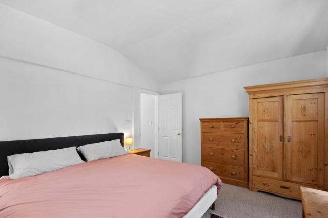 Pet friendly Family home in Shawnigan Lake