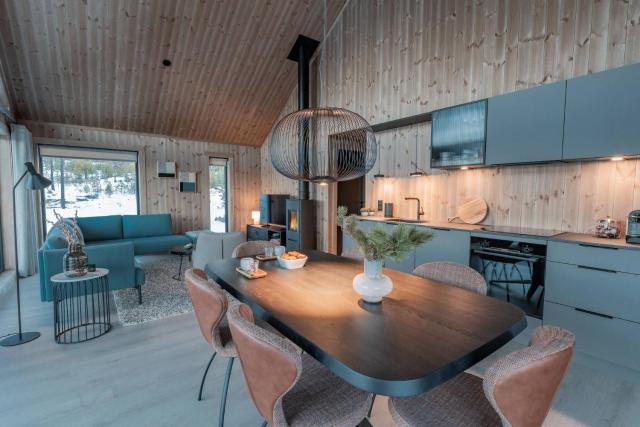 Tiur, stylish new cabin with hot tub