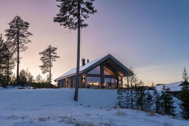 Tiur, stylish new cabin with hot tub