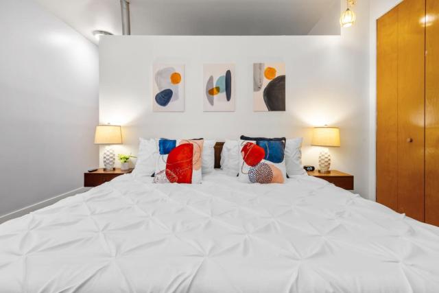 Quaint and Stylish APT with King Bed for Long Term Stay