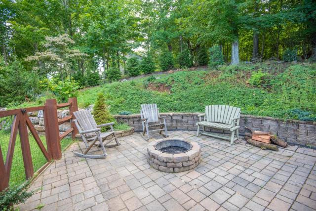 3Bd Log Cabin with Views, Hot Tub, Gas Fireplace, Game Room