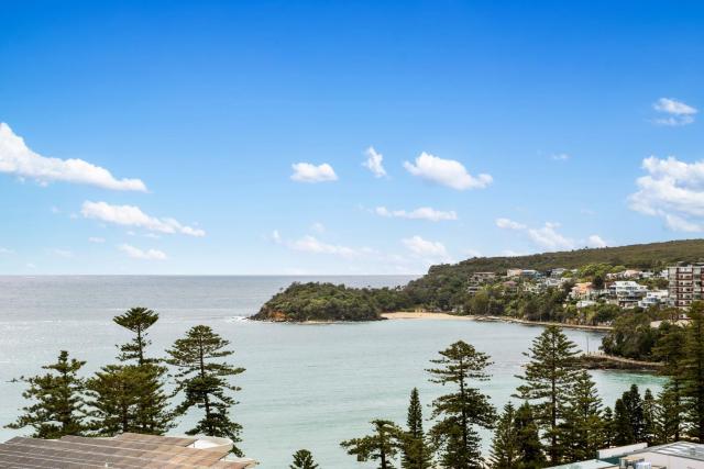 Apartment with Pool Access a minute to the Beach