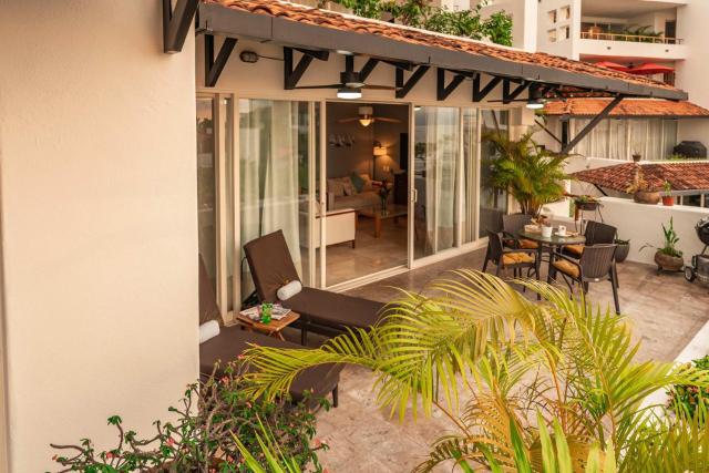 Luxury Oceanview Condo with heated Pool