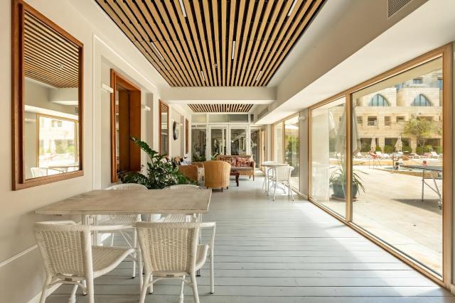 Mamad Breathtaking 3 BR Apt w Sea View in Central