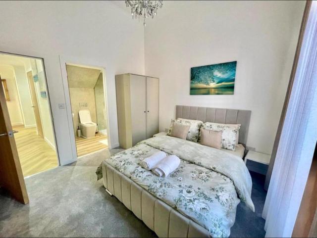 Three bedroom Apartment In Glasgow City Centre