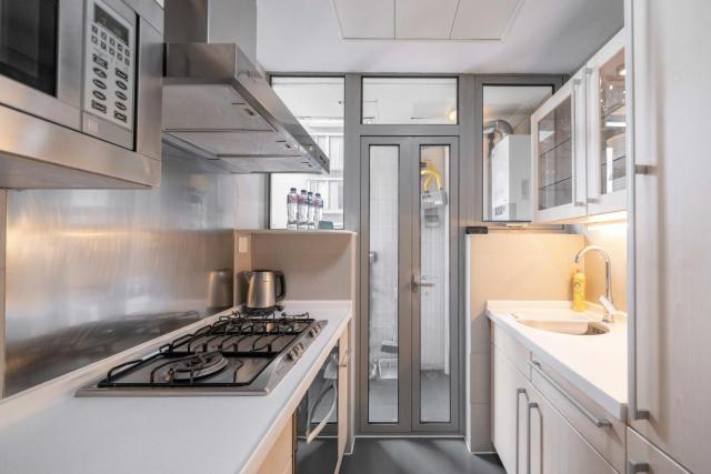 Family Friendly 2 Bedroom Apartment Xujiahui Center