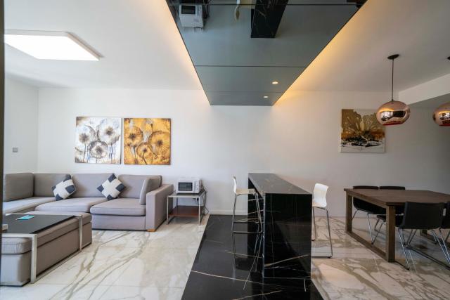 Bright 2BR 1 Living Room Suite Steps from Xujiahui Metro