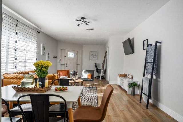 Luxury Home & Mins to Beach and Walk to Downtown